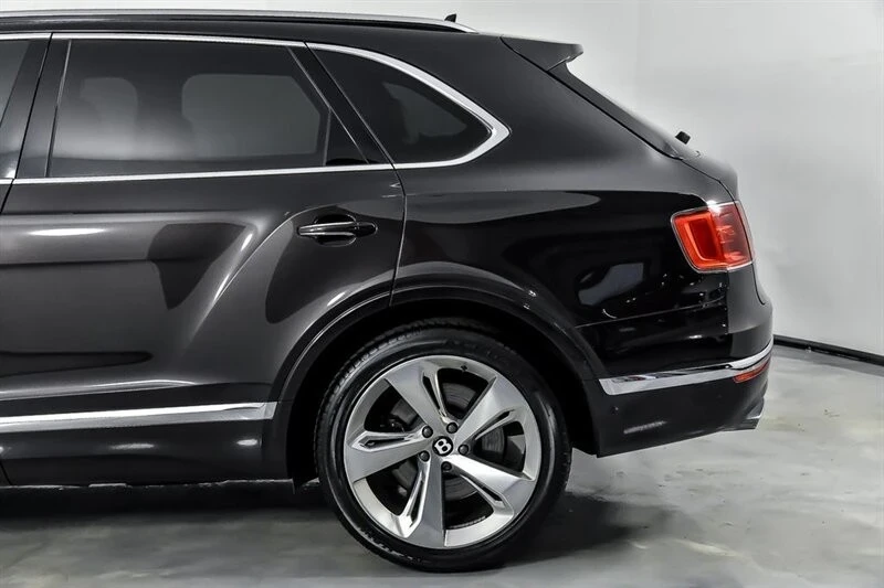 2017 Bentley Bentayga - Image 8 of 12