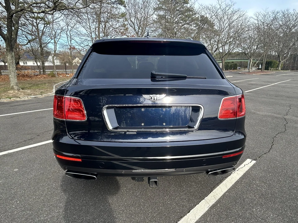 2017 Bentley Bentayga - Image 16 of 31