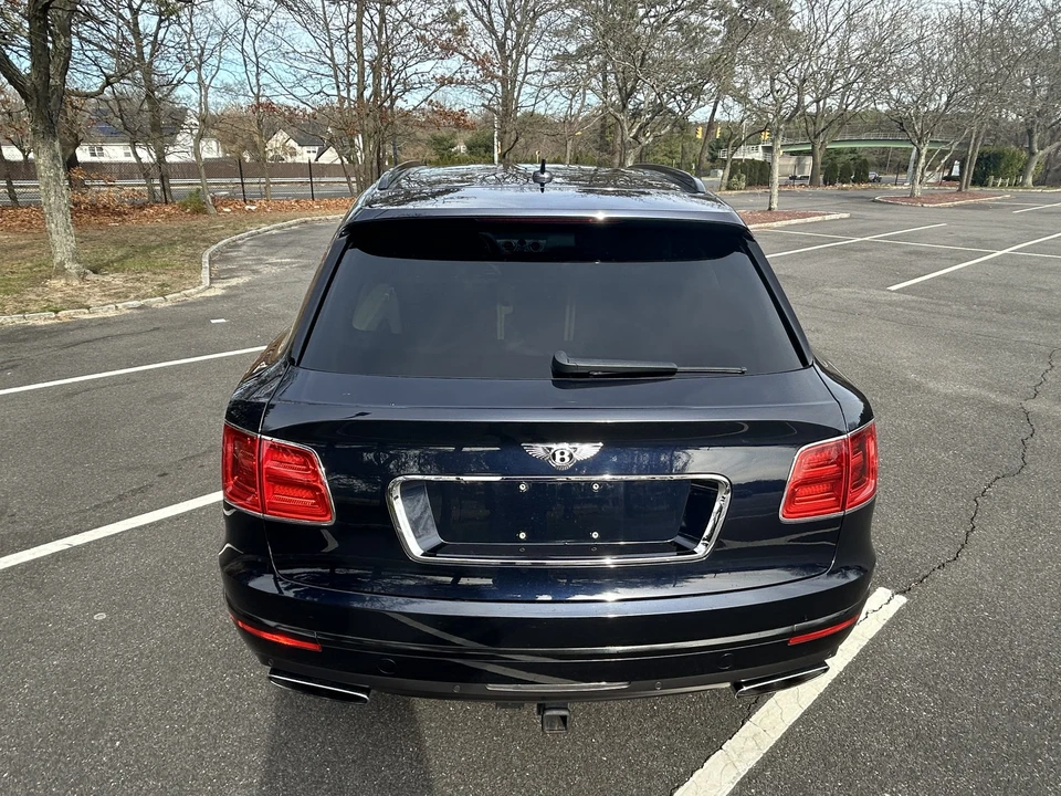2017 Bentley Bentayga - Image 17 of 31