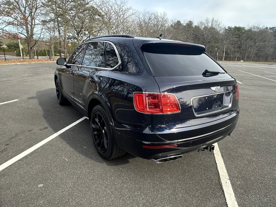 2017 Bentley Bentayga - Image 21 of 31