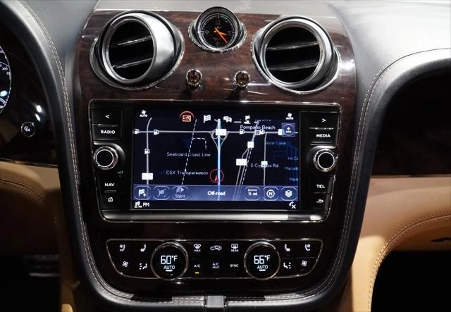 2017 Bentley Bentayga - Image 18 of 21