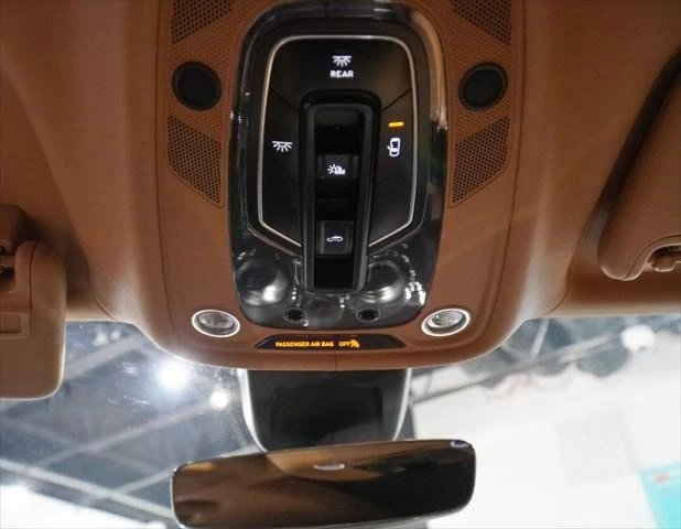 2017 Bentley Bentayga - Image 19 of 21