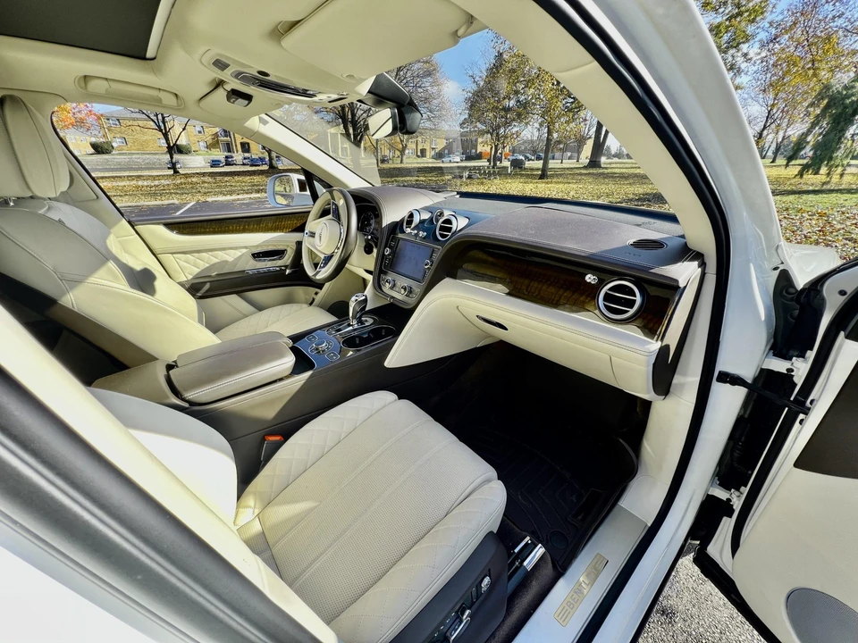 2017 Bentley Bentayga - Image 30 of 31