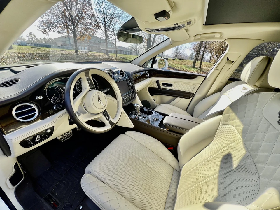 2017 Bentley Bentayga - Image 24 of 31