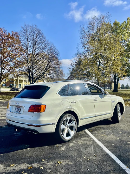 2017 Bentley Bentayga - Image 9 of 31