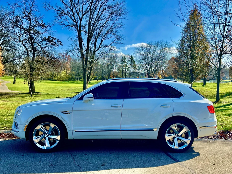 2017 Bentley Bentayga - Image 12 of 31