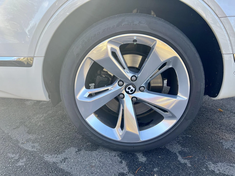 2017 Bentley Bentayga - Image 19 of 31
