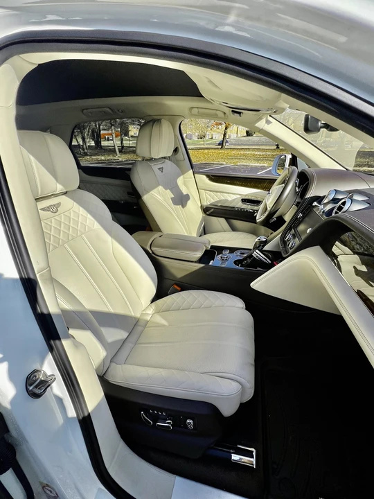 2017 Bentley Bentayga - Image 27 of 31