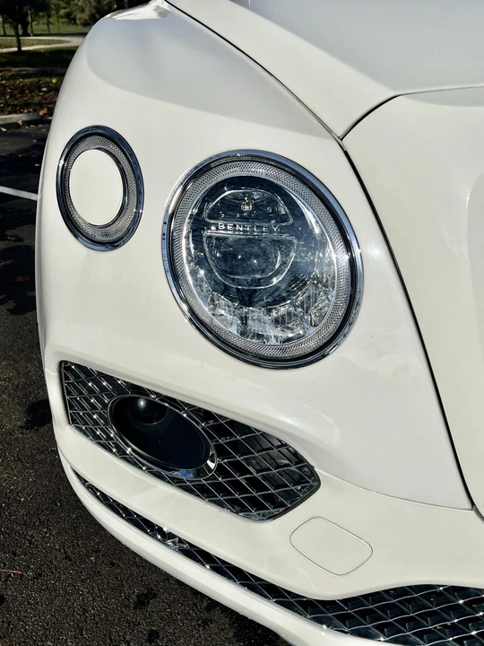 2017 Bentley Bentayga - Image 16 of 31