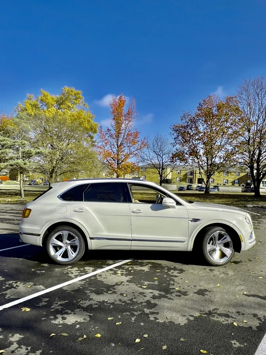 2017 Bentley Bentayga - Image 7 of 31