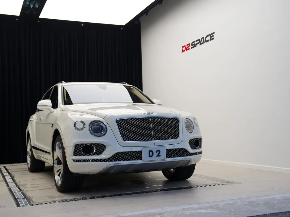 2017 Bentley Bentayga - Image 8 of 31