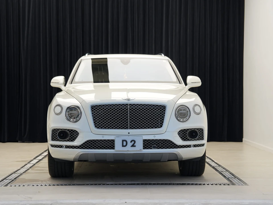 2017 Bentley Bentayga - Image 4 of 31