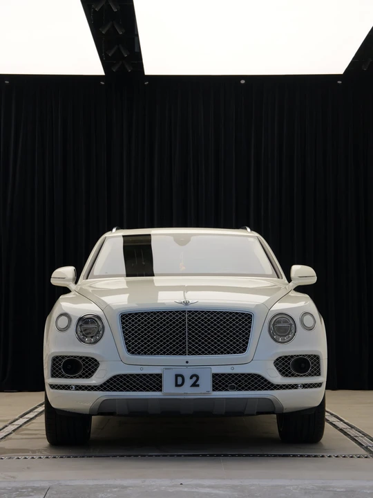 2017 Bentley Bentayga - Image 5 of 31