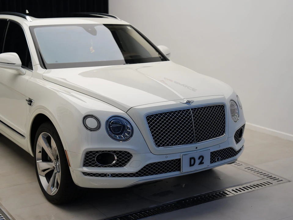 2017 Bentley Bentayga - Image 18 of 31