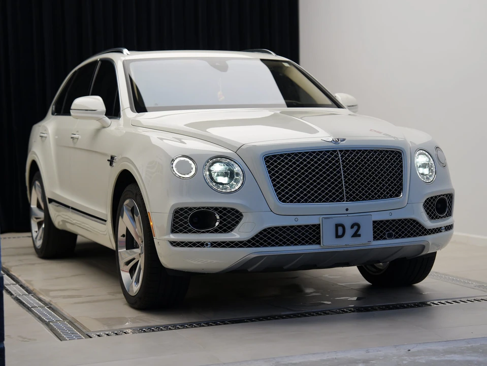 2017 Bentley Bentayga - Image 12 of 31