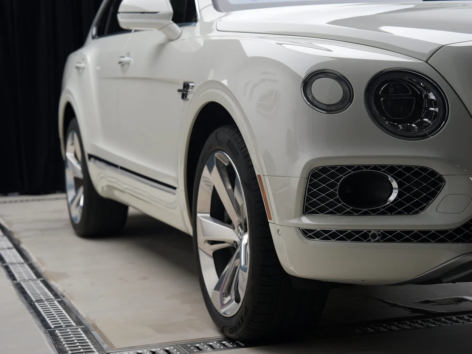 2017 Bentley Bentayga - Image 19 of 31