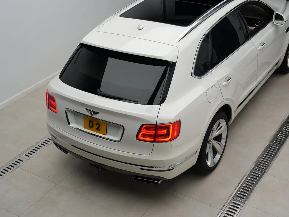 2017 Bentley Bentayga - Image 20 of 31