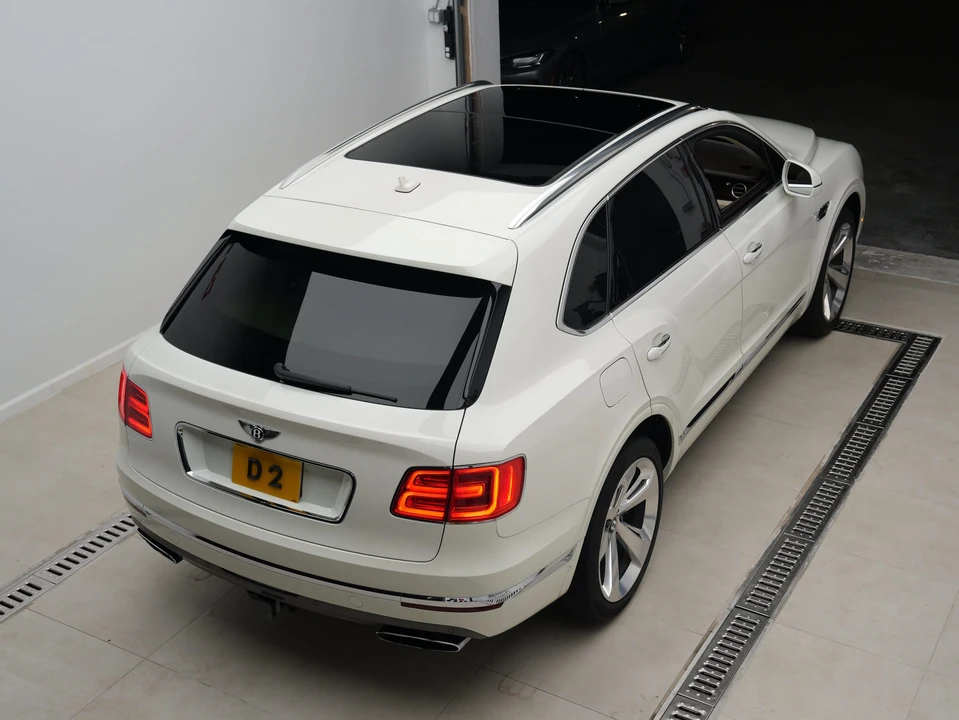 2017 Bentley Bentayga - Image 3 of 31