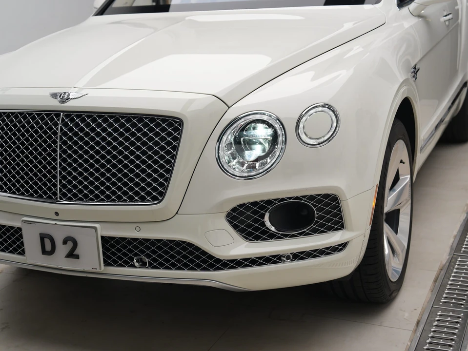2017 Bentley Bentayga - Image 25 of 31