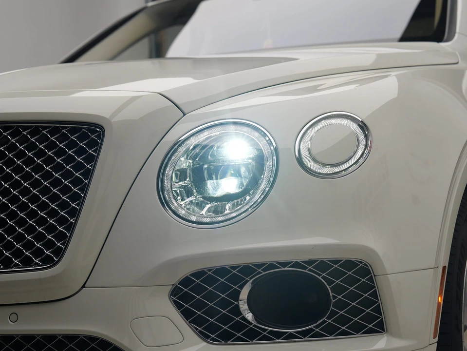 2017 Bentley Bentayga - Image 27 of 31