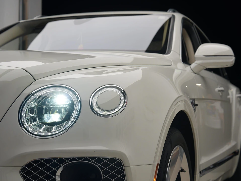 2017 Bentley Bentayga - Image 28 of 31