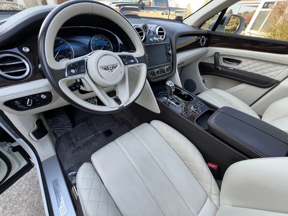 2017 Bentley Bentayga - Image 31 of 31