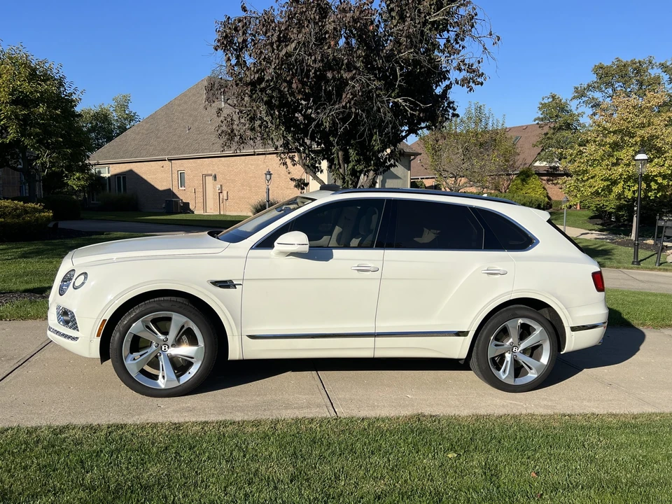 2017 Bentley Bentayga - Image 11 of 31