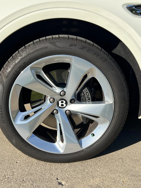 2017 Bentley Bentayga - Image 21 of 31