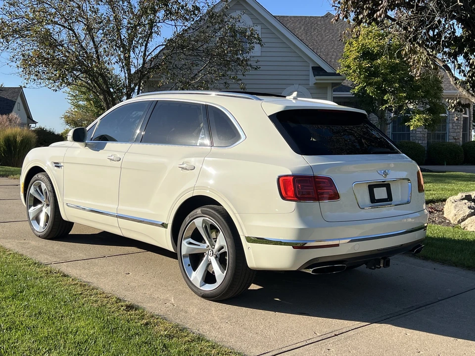 2017 Bentley Bentayga - Image 10 of 31