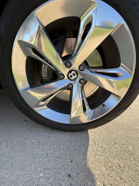 2017 Bentley Bentayga - Image 20 of 31