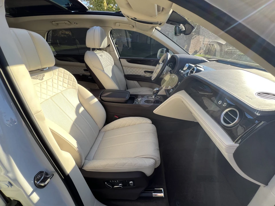 2017 Bentley Bentayga - Image 28 of 31