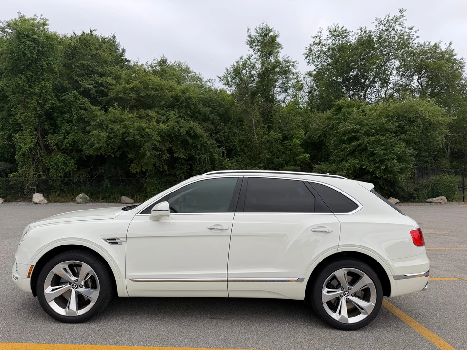 2017 Bentley Bentayga - Image 16 of 31