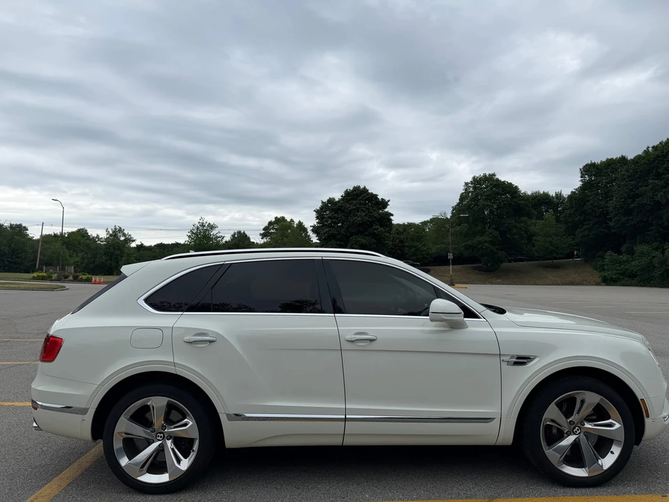 2017 Bentley Bentayga - Image 13 of 31
