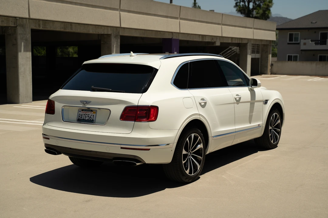 2017 Bentley Bentayga - Image 14 of 31