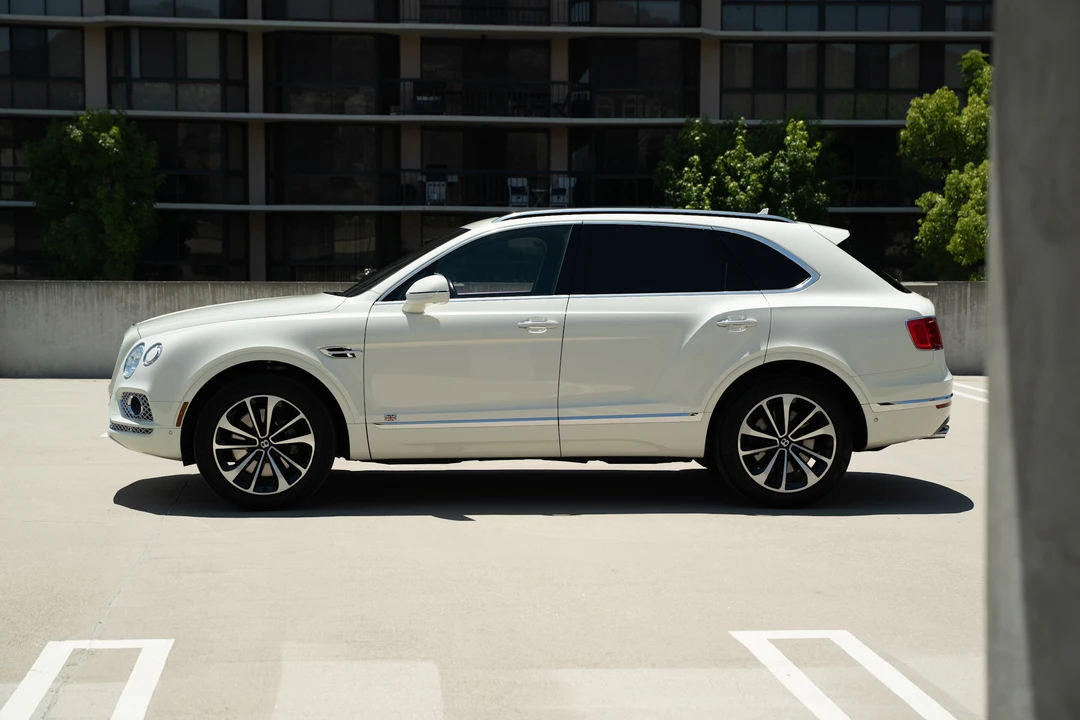 2017 Bentley Bentayga - Image 19 of 31