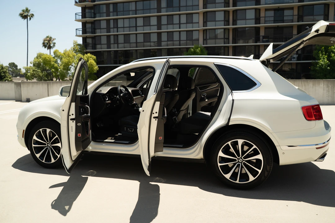 2017 Bentley Bentayga - Image 22 of 31