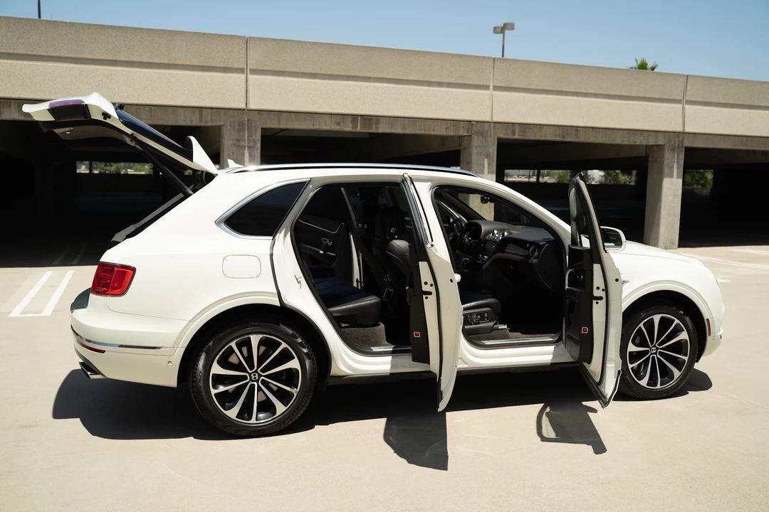 2017 Bentley Bentayga - Image 23 of 31