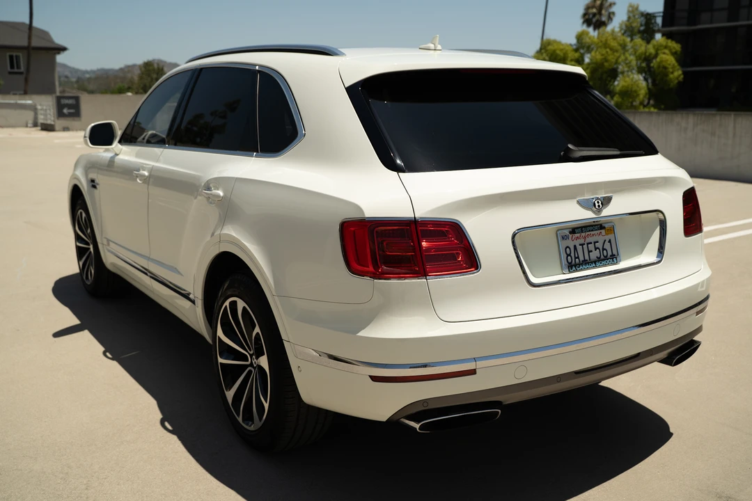 2017 Bentley Bentayga - Image 16 of 31
