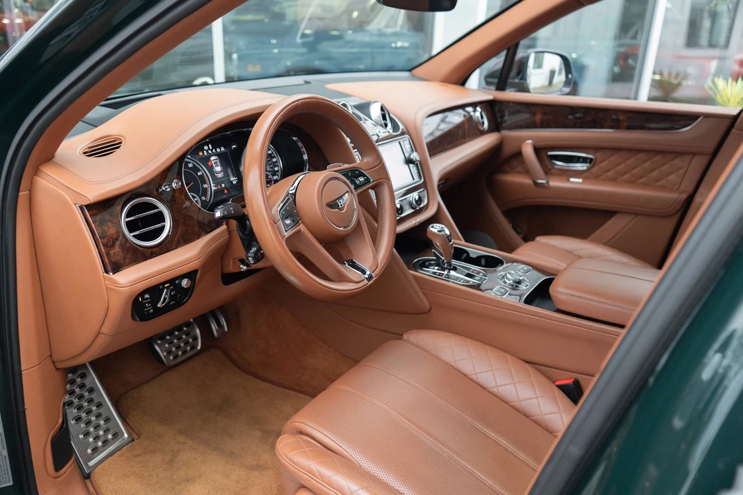 2017 Bentley Bentayga - Image 7 of 31
