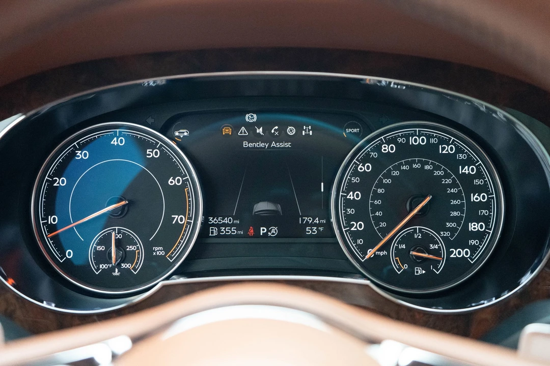 2017 Bentley Bentayga - Image 16 of 21
