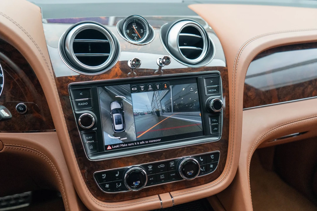 2017 Bentley Bentayga - Image 18 of 31