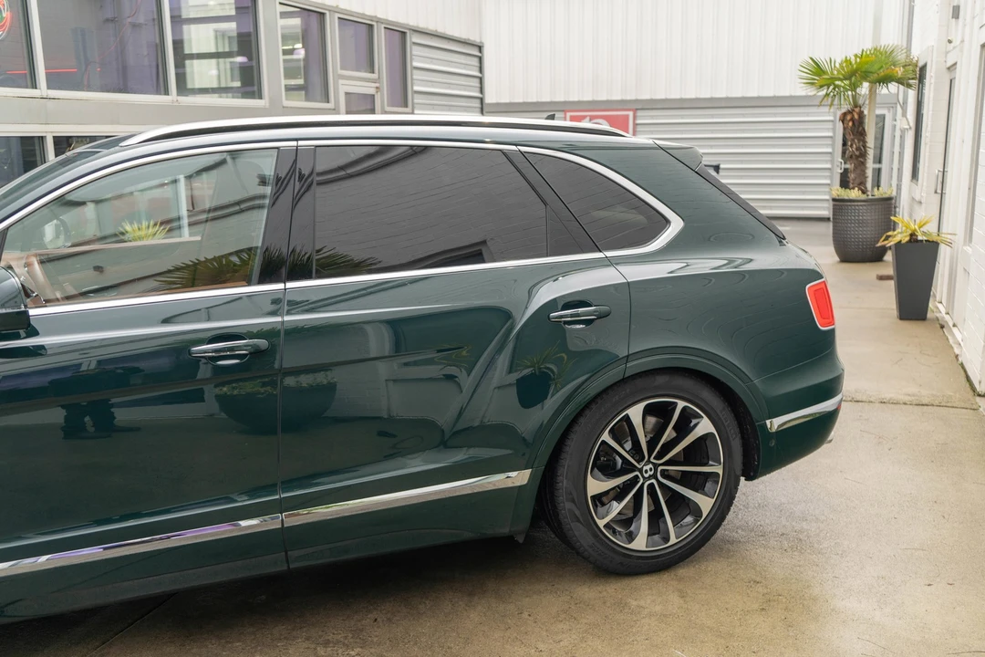 2017 Bentley Bentayga - Image 4 of 31
