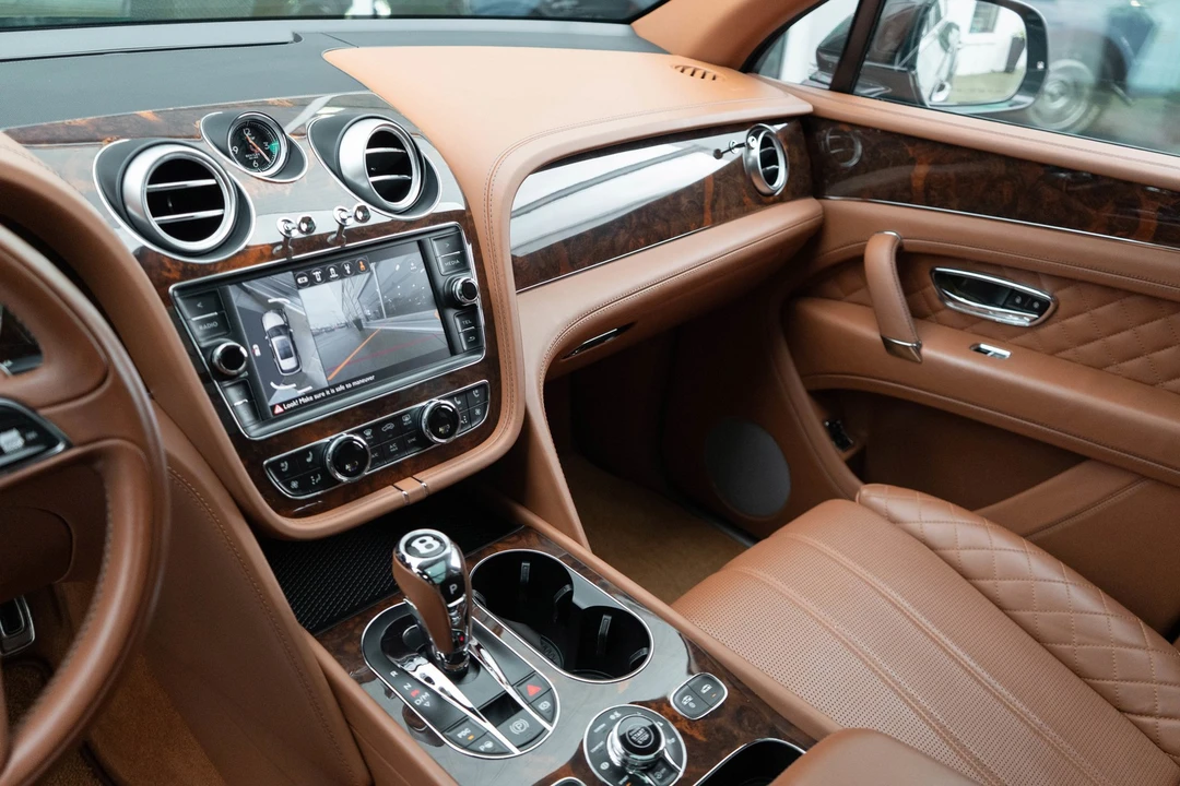 2017 Bentley Bentayga - Image 17 of 31