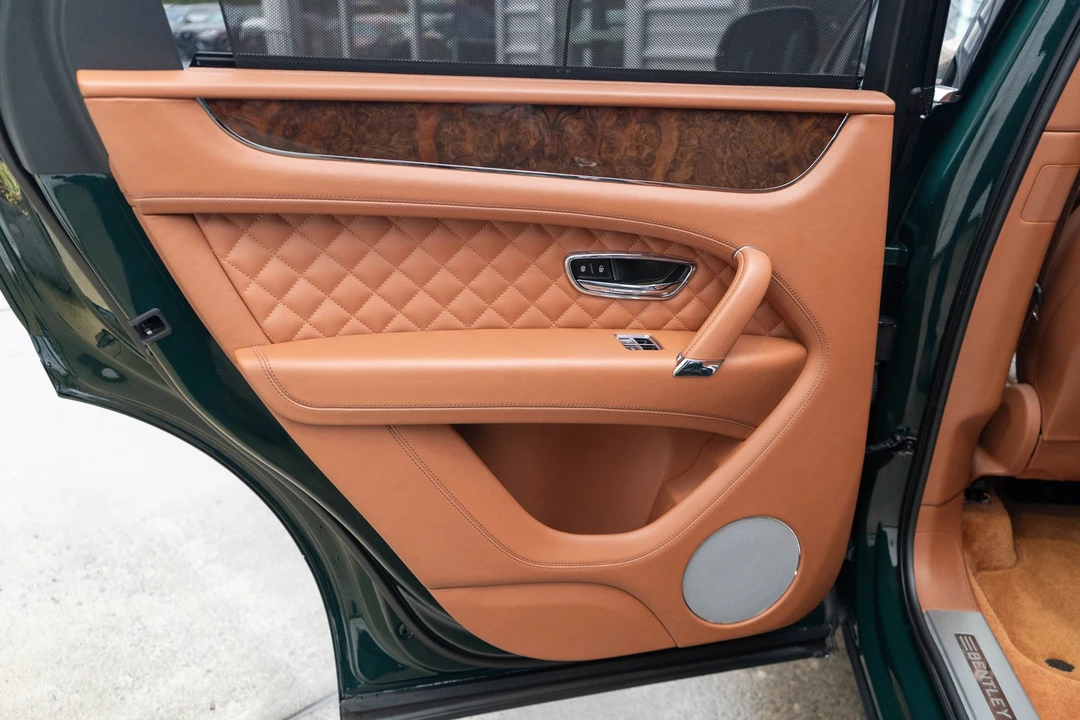 2017 Bentley Bentayga - Image 28 of 31