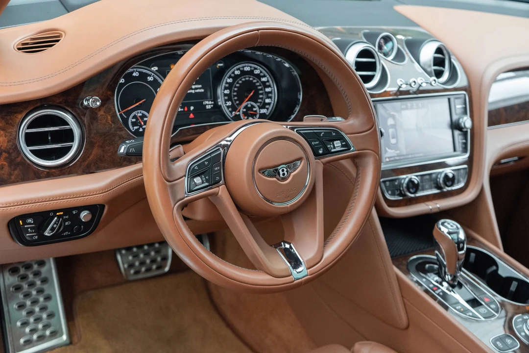 2017 Bentley Bentayga - Image 14 of 21