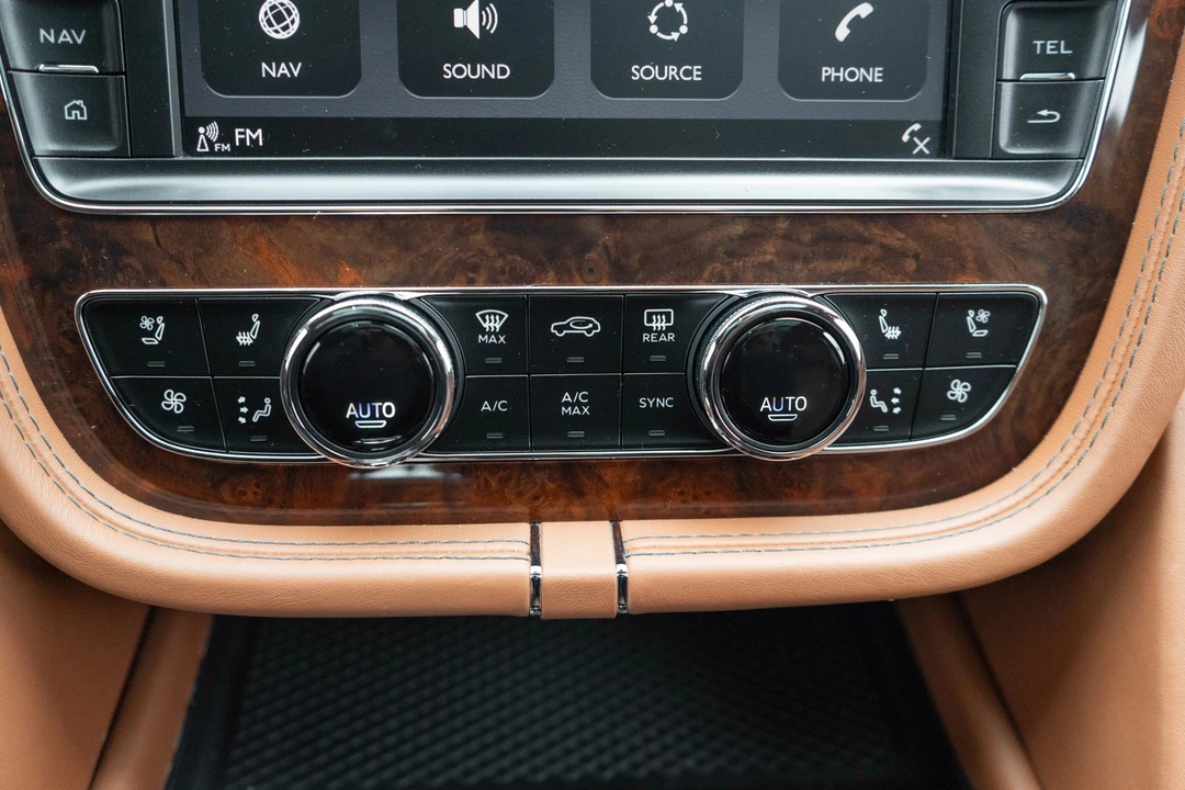 2017 Bentley Bentayga - Image 24 of 31
