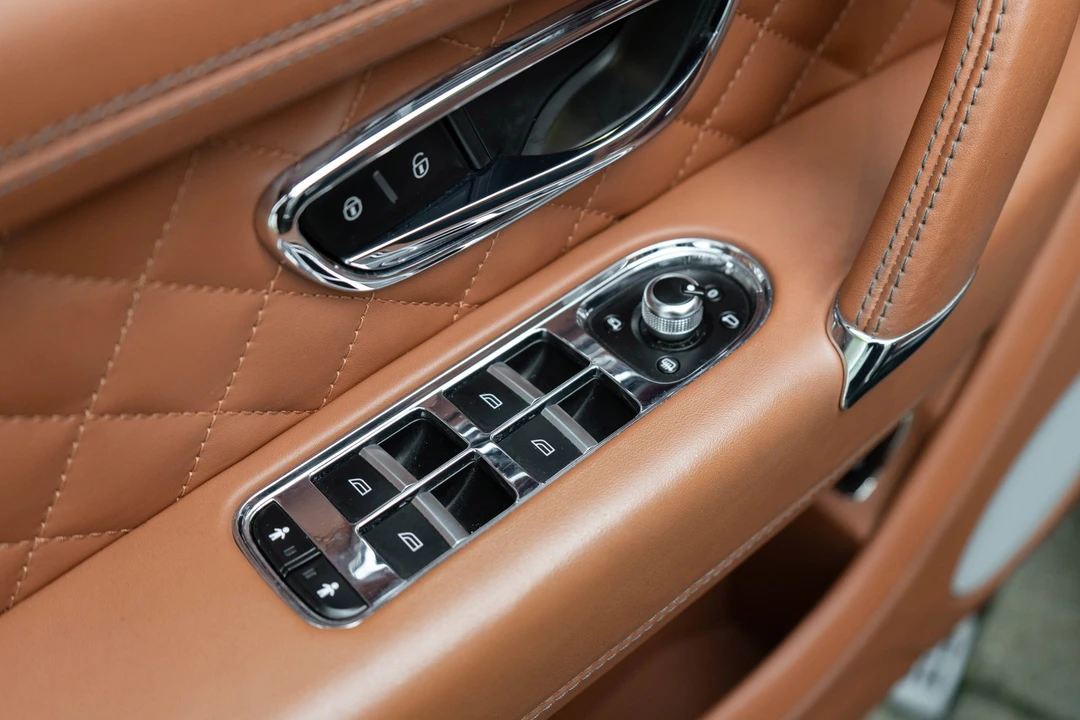 2017 Bentley Bentayga - Image 11 of 31
