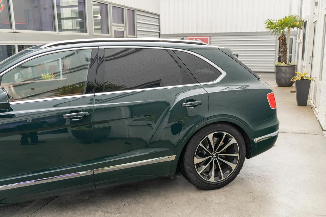 2017 Bentley Bentayga - Image 4 of 31