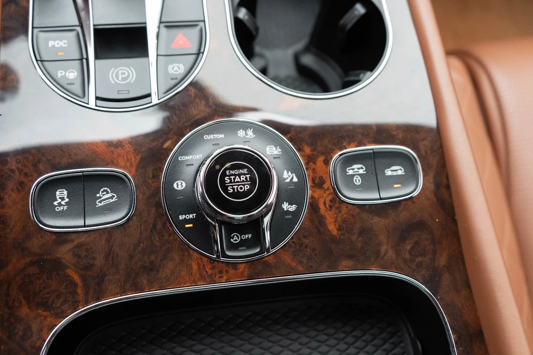 2017 Bentley Bentayga - Image 26 of 31