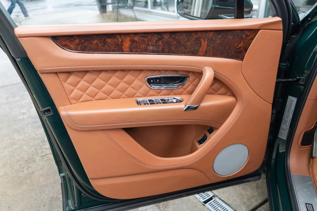 2017 Bentley Bentayga - Image 10 of 31